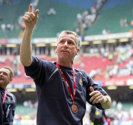 Trainer Alan Pardew (West Ham) freut sich mit den Anhängern über den Aufstieg zur Premierleague -  Fußball Herren Football League Championship 2004 2005, 2. Englische Liga, Playoffs, Playoff, Play Offs, Off, Finale Einzelbild Cardiff