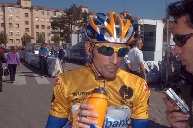 Denis Menchov (Rußland Rabobank) gibt ein Interview -  Radsport Herren Vuelta A Espana 2005, Spanienrundfahrt, ProTour, Straßenradsport, Straße, Rad Einzelbild 13.Etappe: Burgos - Santuario de la Bien Aparecida