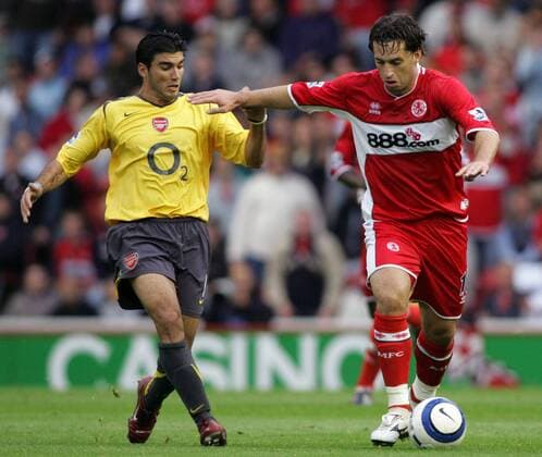 Fabio Rochemback (re., Middlesbrough) gegen Jose Antonio Reyes (Arsenal) -  Fußball Herren English Premier League 2005 2006, 1. Englische Liga, FC Middlesbrough - Arsenal London FC 2:1 Gruppe Middlesbrough Dynamik,