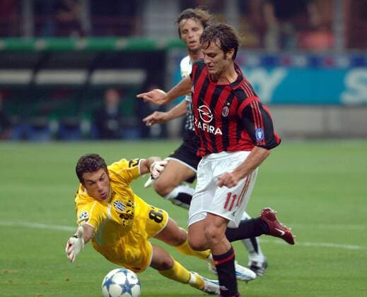 Alberto Gilardino (Milan, re.) gegen Torwart Antonio Mirante (Siena) Fußball Herren Serie A 2005 2006, 1. Italienische Liga, AC Mailand - AC Siena 3:1 Gruppe Mailand Dynamik, Abwehr,