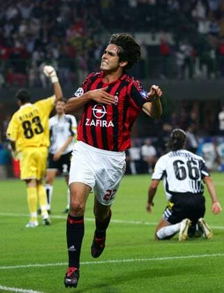 Kaka (Milan) beweist bei seinem Torjubel, dass sein Herz für seinen Verein schlägt Fußball Herren Serie A 2005 2006, 1. Italienische Liga, AC Mailand - AC Siena 3:1 Einzelbild Mailand Freude, Begeisterung