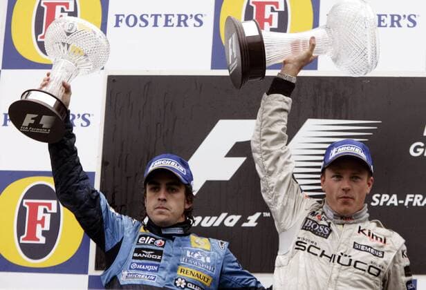 Siegerehrung Großer Preis von Belgien 2005 - Sieger Kimi Räikkönen (Finnland McLaren Mercedes, re.) neben Fernando Alonso (Spanien Renault) Motorsport Grand Prix Herren Großer Preis von Belgien 2005, Formel 1 Weltmeisterschaft, F1, F, GP, WM Gruppe Spa-Francorchamps