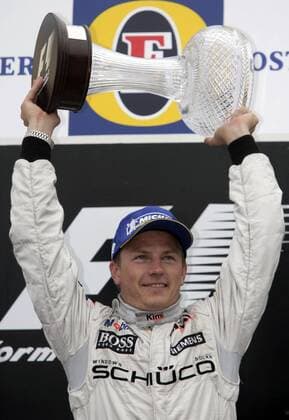 Kimi Räikkönen (Finnland McLaren Mercedes) - Sieger des Großen Preises von Belgien 2005 Motorsport Grand Prix Herren Großer Preis von Belgien 2005, Formel 1 Weltmeisterschaft, F1, F, GP, WM Einzelbild Spa-Francorchamps Freude, Begeisterung,