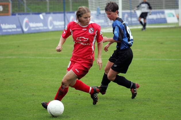 Petra Wimbersky (Turbine Potsdam, li.) gegen Ivonne Bärthel (FSV Frankfurt) Fußball 1. BL Damen Saison 2005 2006, Frauen, Frauenfußball, FSV Frankfurt - 1. FFC Turbine Potsdam 0:13 Gruppe Frankfurt M. Dynamik,
