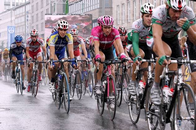 Zieldurchfahrt des Hauptfeldes bei Rund um Nürnberg 2005 Radsport Herren Rund um Nürnberg 2005, Straßenradsport, Straße, Rad Totale Nürnberg