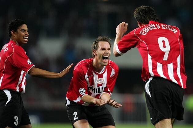 Torjubel Eindhoven, v.li.: Michael Reiziger, Andre Ooijer und Jan Vennegoor of Hesselink -  Fußball EC 1 Herren Champions League 2005 2006, Gruppe Eindhoven Begeisterung, Freude,