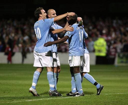 Lee Croft (li.) und Darius Vassell (re., beide Manchester City) - Torjubel -  Fußball Herren Carling Cup 2005 2006, English Premier League, 1. Englische Liga, Englischer Ligapokal, Pokalspiel Gruppe Doncaster Freude,