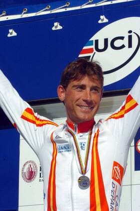 Jose Ivan Gutierrez (Spanien), Zweiter im Zeitfahren bei der WM 2005, freut sich während der Siegerehrung über seine Silbermedaille -  Radsport WM Herren Weltmeisterschaft 2005, Straßenradsport, Straße, Rad, Zeitfahren, Einzelzeitfahren, Vdig Einzelbild Madrid Freude,