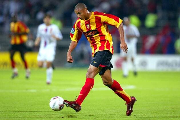 Daniel Cousin (Lens) am Ball Fußball Herren Ligue Une 2005 2006, 1. Französische Liga, Olympique Lyonnais - RC Lens 1:1, OL Einzelbild pan10883 Lyon o0 Racing Club Dynamik,  