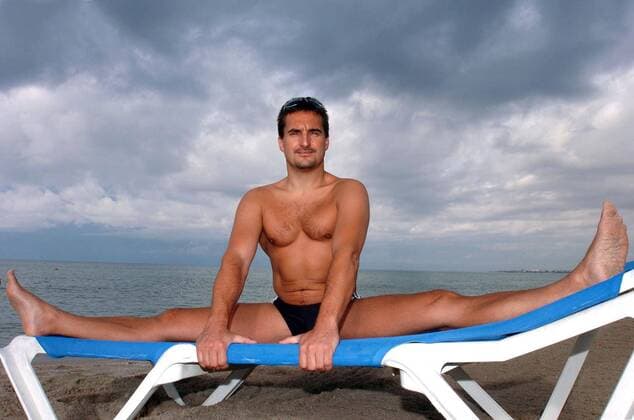 Georg Hackl (Deutschland) genießt seine Urlaubszeit am Strand von Apulien in Italien Rennrodeln Herren Champion des Jahres 2005 Robinson Klub, Ferien, Urlaub, Freizeit, Shooting, Fotoshooting, Fototermin Einzelbild Athletenurlaub, Club Apulien, Apulia