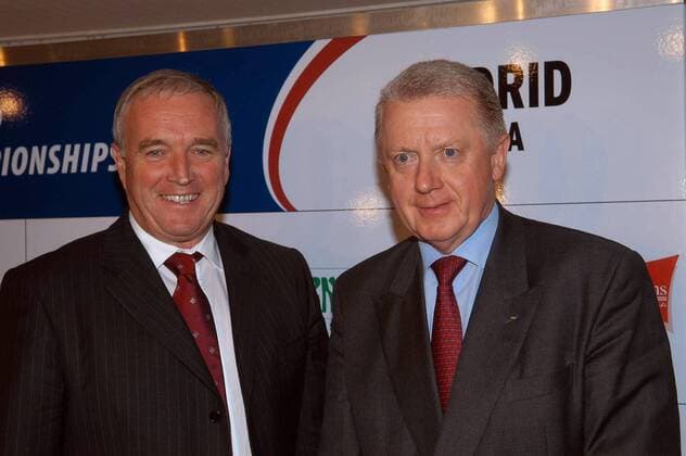 Der scheidende Präsident der UCI, Hein Verbruggen (Niederlande, re.) und sein neugewählter Nachfolger Pat McQuaid (Irland) nach der Wahl in Madrid -  Radsport Herren UCI 2005, Internationaler Radsportverband, Union Cycliste International, GAISF, neu, neuer Vorgänger Gruppe Madrid