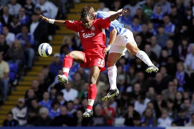 Florent Sinama Pongolle (Liverpool, re.) gegen Upson (Birmingham) - EDITORIAL USE ONLY. No use with unauthorised audio, video, data, fixture lists, club league logos or live services. Online in-match use limited to 120 images, no video emulation. No use in betting, games or single club league player publications. Fußball Herren English Premier League 2005 2006, 1. Englische Liga, Birmingham City - FC Liverpool 2:2, Vdig Gruppe Birmingham Höhe,
