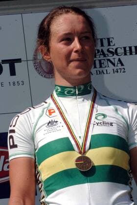 Die Drittplatzierte Oenone Wood (Australien) bei der Siegerehrung der WM 2005 -  Radsport WM Damen Weltmeisterschaft 2005, Straßenradsport, Straße, Rad, Nationaltrikot, Einzelbild Madrid