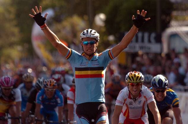 Weltmeister Tom Boonen (Belgien) jubelt vor Alejandro Valverde (Spanien) -  Radsport WM Herren Weltmeisterschaft 2005, Straßenradsport, Straße, Rad, Nationaltrikot Gruppe Madrid Freude,