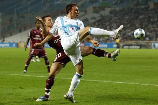 Franck Ribery (Marseille, re.) gegen Szabolcs Huszti (Metz) Fußball Herren Ligue Une 2005 2006, 1. Französische Liga, Olympique Marseille - FC Metz 3:1, OM Gruppe pan10907 Marseille Dynamik,  