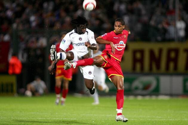Frederic Thomas (Le Mans, re.) gegen Modeste M Bami (Paris St. Germain) Fußball Herren Ligue Une 2005 2006, 1. Französische Liga, UC Le Mans 72 - Paris Saint Germain 0:0, PSG Gruppe pan10901 Le Mans Dynamik,  