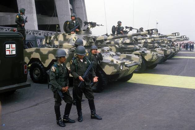 Mexikanische Armee zeigt überdeutlich Präsenz während der WM 1986 in Mexico Fußball WM Herren Weltmeisterschaft 1986 Totale