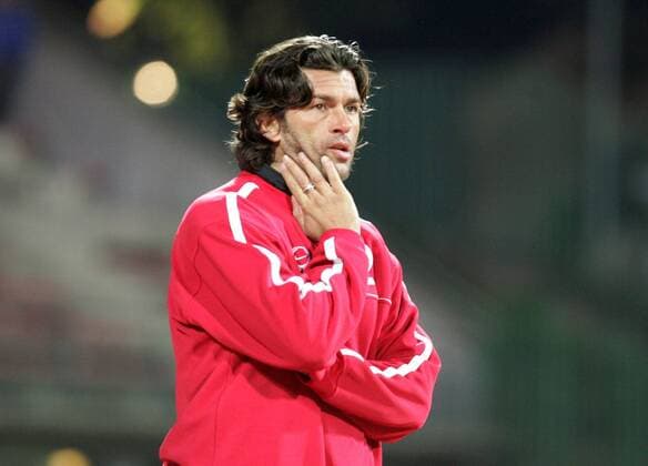 Fußball, Trainerhistorie, Wuppertaler SV Co Trainer Thomas Stickroth (Wuppertal) besorgt Fußball Herren Regionalliga Nord 2005 2006, 3. Liga, Wuppertaler SV Borussia, WSV Einzelbild Erfurt Skepsis,