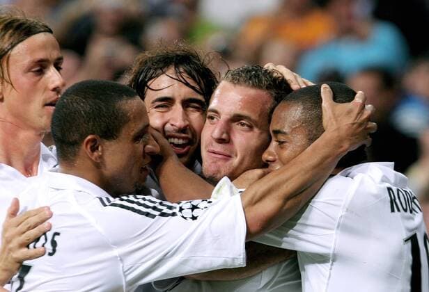 Torjubel Real Madrid - V.re. Robinho, Torschütze Roberto Soldado, Raul Gonzalez, Roberto Carlos Fußball EC 1 Herren Champions League 2005 2006, Real Madrid CF Gruppe pan10952 Madrid Freude,  