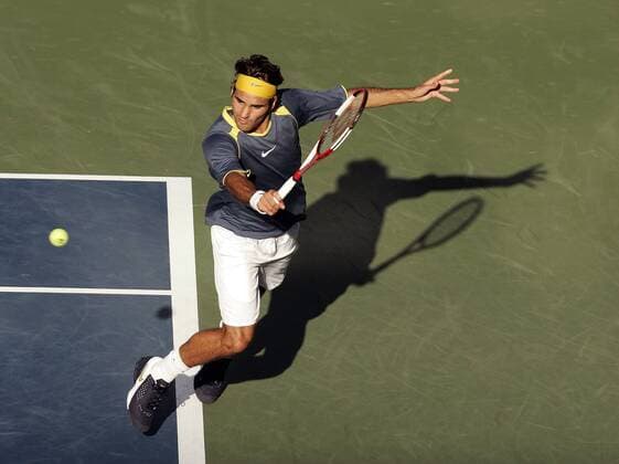 Roger Federer (Schweiz) - Rückhand Tennis Herren US Open 2005, Grand Slam, ATP Tour, Hartplatz, Hardcourt, Hartplatztennis, Hartplatzturnier, Finale Einzelbild Flushing Meadow, Meadows New York, NY, N.Y.