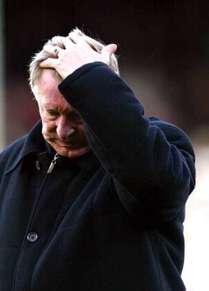 Trainer Sir Alex Ferguson (Manchester United) verzweifelt -  Fußball Herren English Premier League 2005 2006, 1. Englische Liga, Manchester United, ManU Einzelbild Fulham Enttäuschung, Verzweiflung,