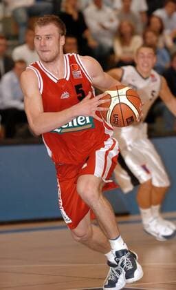 Anton Gavel (Gießen) am Ball Basketball 1. BL Herren BBL Saisonvorbereitung 2005 2006, Vorbereitung, Testspiel, Test, Benefiz, Benefizspiel, Einzelbild Frankfurt M. Dynamik,