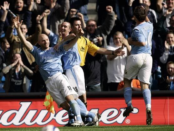 Torjubel Manchester City, v.li.: Danny Mills, Stephen Ireland und Lee Croft - EDITORIAL USE ONLY. No use with unauthorised audio, video, data, fixture lists, club league logos or live services. Online in-match use limited to 120 images, no video emulation. No use in betting, games or single club league player publications. Fußball Herren English Premier League 2005 2006, 1. Englische Liga, Manchester City Gruppe Manchester Freude, Begeisterung,