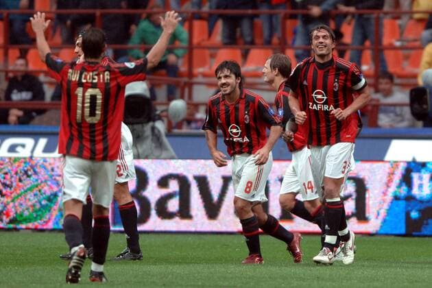 Torjubel Milan, v.re.: Paolo Maldini, Johan Vogel, Gennaro Gattuso, Christian Vieri (verdeckt) und Rui Costa Fußball Herren Serie A 2005 2006, 1. Italienische Liga, AC Mailand Gruppe Mailand Freude,