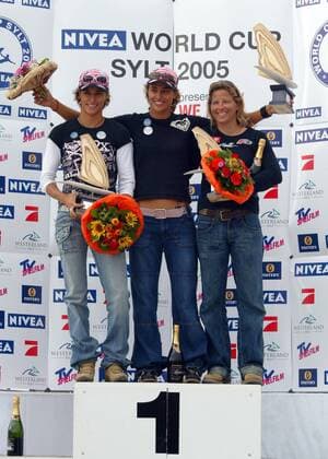 Siegerehrung Waveriding PWA Tour 2005: Weltmeisterin Daida Ruano Moreno (Mitte) gewinnt vor Zwillingsschwester Iballa (beide Spanien) und Karin Jaggi (Schweiz) Surfen WM Damen PWA Tour 2005, Nivea Worldcup, Weltcup, World Cup, Welt, WC, Windsurfing, Windsurfen, Surfing, Vdig Gruppe Westerland Sylt Freude,