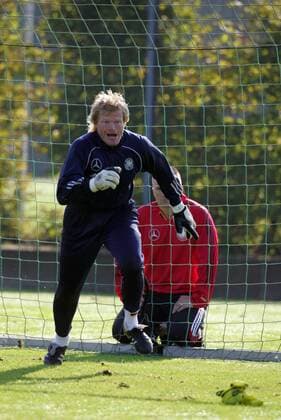 Torwart Oliver Kahn (Deutschland) trainiert das Rauslaufen Fußball Herren Nationalmannschaft 2005, Nationalteam, Training, Vorbereitung, Vdig Einzelbild Hamburg Dynamik,
