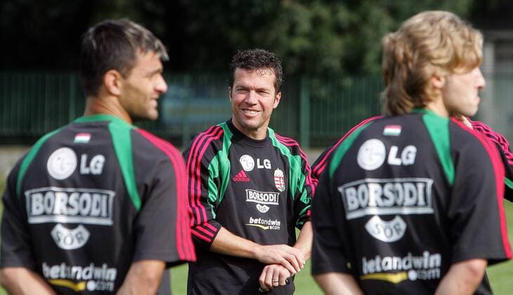 Nationaltrainer Lothar Matthäus (Ungarn, Mitte) gut gelaunt Fußball Herren Nationalmannschaft 2005, Nationalteam, Training Gruppe Budapest