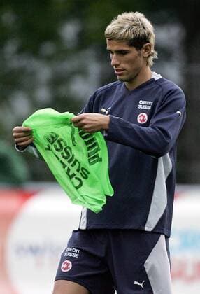 Valon Behrami (Schweiz) mit Trainingsleibchen Fußball Herren Nationalmannschaft 2005, Nationalteam, Training Einzelbild Zürich