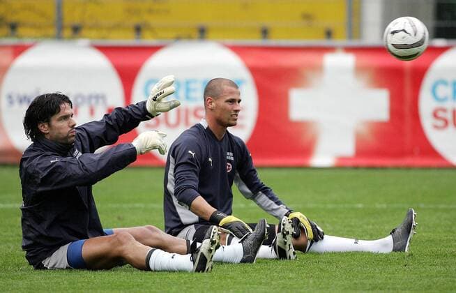 Torwart Pascal Zuberbühler (li.) und sein Konkurrent Fabio Coltorti (beide Schweiz) - Torwarttraining Fußball Herren Nationalmannschaft 2005, Nationalteam, Training Gruppe Zürich
