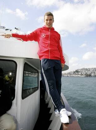Lukas Podolski (Deutschland) während einer Bootsfahrt auf dem Bosporus Fußball Länderspiel Herren Länderspiel 2005, Freundschaftsspiel, Test, Testspiel, Deutschland Einzelbild Istanbul