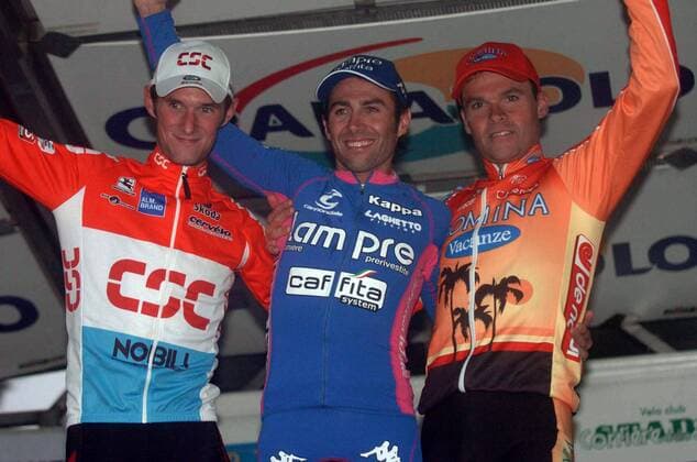 Siegerehrung Giro dell Emilia 2005: Sieger Gilberto Simoni (Italien Lampre Caffita, Mitte) zwischen Fränk Schleck (Luxemburg CSC, li.) und Mirko Celestino (Italien Domina Vacanze) -  Radsport Herren Giro dell Emilia 2005, GP Granarolo, Straßenradsport, Straße, Rad Gruppe Granarolo Freude,