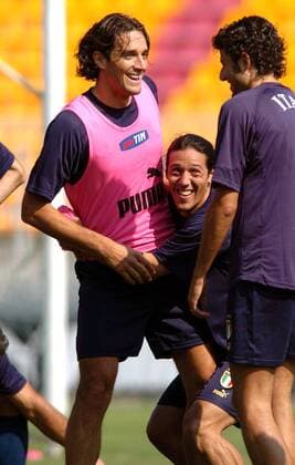 V.li.: Luca Toni, Mauro Camoranesi und Grosso (alle Italien) gut gelaunt im Training -  Fußball Herren Nationalmannschaft 2005, Nationalteam, Training, Vdig Gruppe Lecce