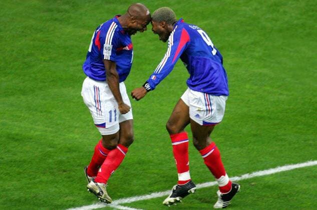 Sylvain Wiltord (li.) und Djibril Cisse (beide Frankreich) - Torjubel Fußball Länderspiel Herren Weltmeisterschaftsqualifikation 2005, Qualifikation, Länderspiel, Nationalmannschaft, Nationalteam Gruppe pan11080 Paris Begeisterung, Freude,  
