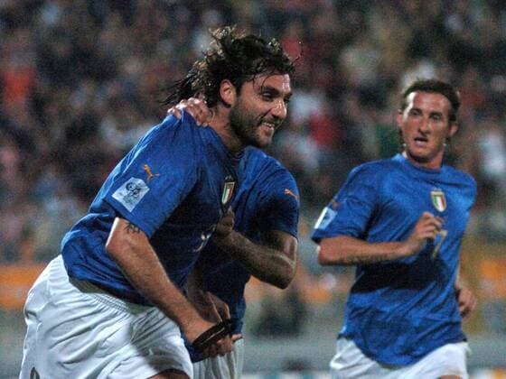Christian Vieri (li.) und Aimo Stefano Diana (beide Italien) - Torjubel -  Fußball Länderspiel Herren Weltmeisterschaftsqualifikation 2005, Länderspiel, Qualifikation, Nationalmannschaft, Nationalteam Gruppe Lecce Begeisterung, Freude,