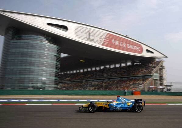Fernando Alonso (Spanien Renault) in seinem Boliden Motorsport Grand Prix Herren Großer Preis von China 2005, Formel 1 Weltmeisterschaft, F1, F, GP, WM, Qualifying Einzelbild o0 International Circuit Shanghai