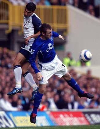 James McFadden (Everton, re.) gegen Paul Stalteri (Tottenham Hotspur) -  Fußball Herren English Premier League 2005 2006, 1. Englische Liga, Tottenham Hotspurs - FC Everton, 2:0, Spurs, Gruppe London Dynamik, Kampf,