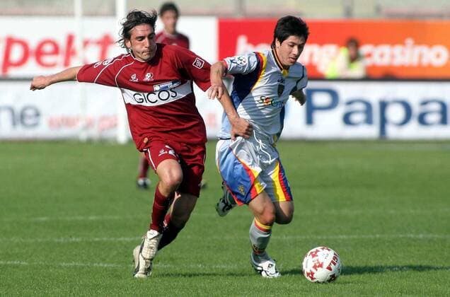Jaime Valdes Zapata (Lecce, re.) gegen Francesco Modesto (Reggina) -  Fußball Herren Serie A 2005 2006, 1. Italienische Liga, Reggina Calcio - US Lecce 2:0 Gruppe Reggio Calabria Dynamik,