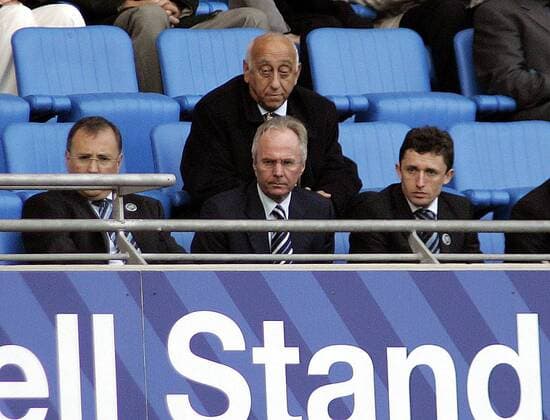 Nationaltrainer Sven Göran Eriksson (England, Mitte) auf der Tribüne - EDITORIAL USE ONLY. No use with unauthorised audio, video, data, fixture lists, club league logos or live services. Online in-match use limited to 120 images, no video emulation. No use in betting, games or single club league player publications. Fußball Herren English Premier League 2005 2006, 1. Englische Liga Gruppe Manchester