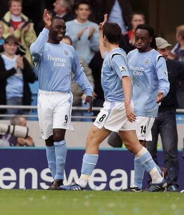 Torjubel Manchester City, v.li.: Andy Cole, Joey Barton und Kizito Musampa -  Fußball Herren English Premier League 2005 2006, 1. Englische Liga, Manchester City Gruppe Manchester Freude,