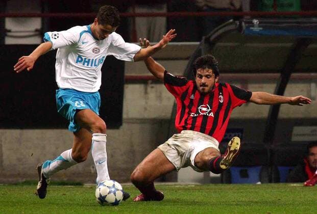 Ibrahim Afellay (Eindhoven, li.) gegen Gennaro Gattuso (Milan) -  Fußball EC 1 Herren Champions League 2005 2006, AC Mailand - PSV Eindhoven 0:0 Gruppe Mailand Dynamik,