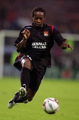 Sidney Govou (Lyon) am Ball Fußball EC 1 Herren Champions League 2005 2006, Olympique Lyonnais, OL Einzelbild pan11161 Lyon Dynamik,  