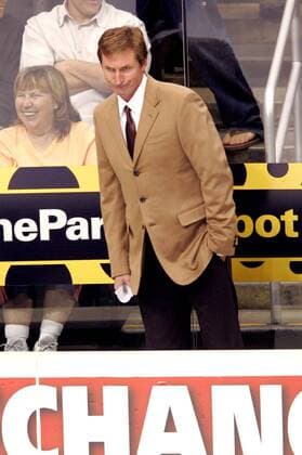 Trainer Wayne Gretzky (Phoenix Coyotes) skeptisch - (Icon7404620) Eishockey Herren NHL 2005 2006 Einzelbild Los Angeles, LA, L A Skepsis, EDITORIAL USE ONLY