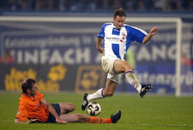 Ronald Maul (Rostock, re.) gegen Tomasz Kos (Aue) Fußball 2. BL Herren Saison 2005 2006, FC Hansa Rostock - FC Erzgebirge Aue 1:0 Gruppe Rostock Dynamik, Kampf,