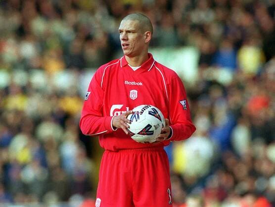 Christian Ziege (Liverpool) mit dem Ball in der Hand -  Fußball Herren FA Cup 2000 2001, Englischer Pokal, Pokalspiel, FC Liverpool Einzelbild Leeds