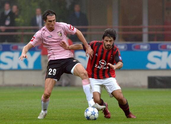 Gennaro Gattuso (Milan, re.) gegen Andrea Caracciolo (Palermo) Fußball Herren Serie A 2005 2006, 1. Italienische Liga, AC Mailand - US Palermo Gruppe Mailand Dynamik,