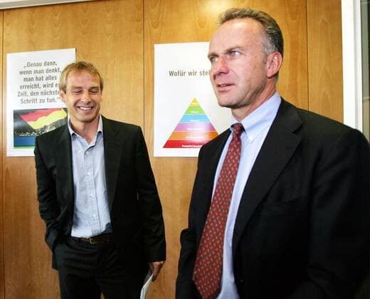 Vorstandsvorsitzender Karl Heinz Rummenigge (FC Bayern München, re.) und Bundestrainer Jürgen Klinsmann (Deutschland) beim DFB Krisengipfel Fußball Herren Nationalmannschaft 2005, Nationalteam, Gipfeltreffen, Krisengipfel, Krisengespräch, Runder Tisch Gruppe Frankfurt M.